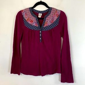 Anthropologie Akemi & Kin Roll Tab Sleeve Women’s Size S Maroon Embroidery Shirt